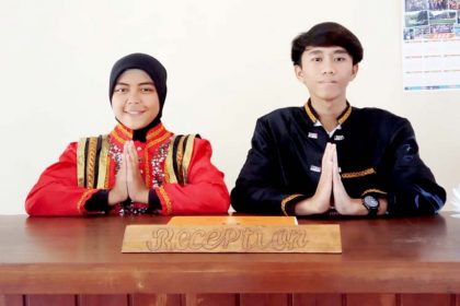 Resepsionis, Praktek Nyata Belajar Bahasa